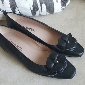 CHANEL Size 9 Black Flats Floral Quilt Euro 39